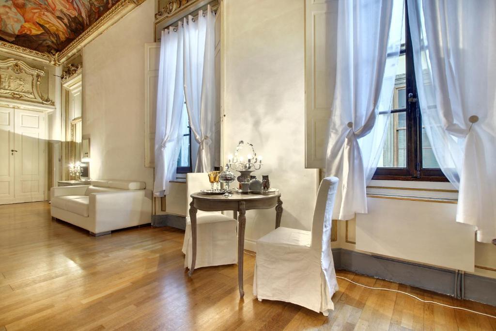 Acomodação com café da manhã  Palazzo Tolomei - Residenza D'epoca 3*